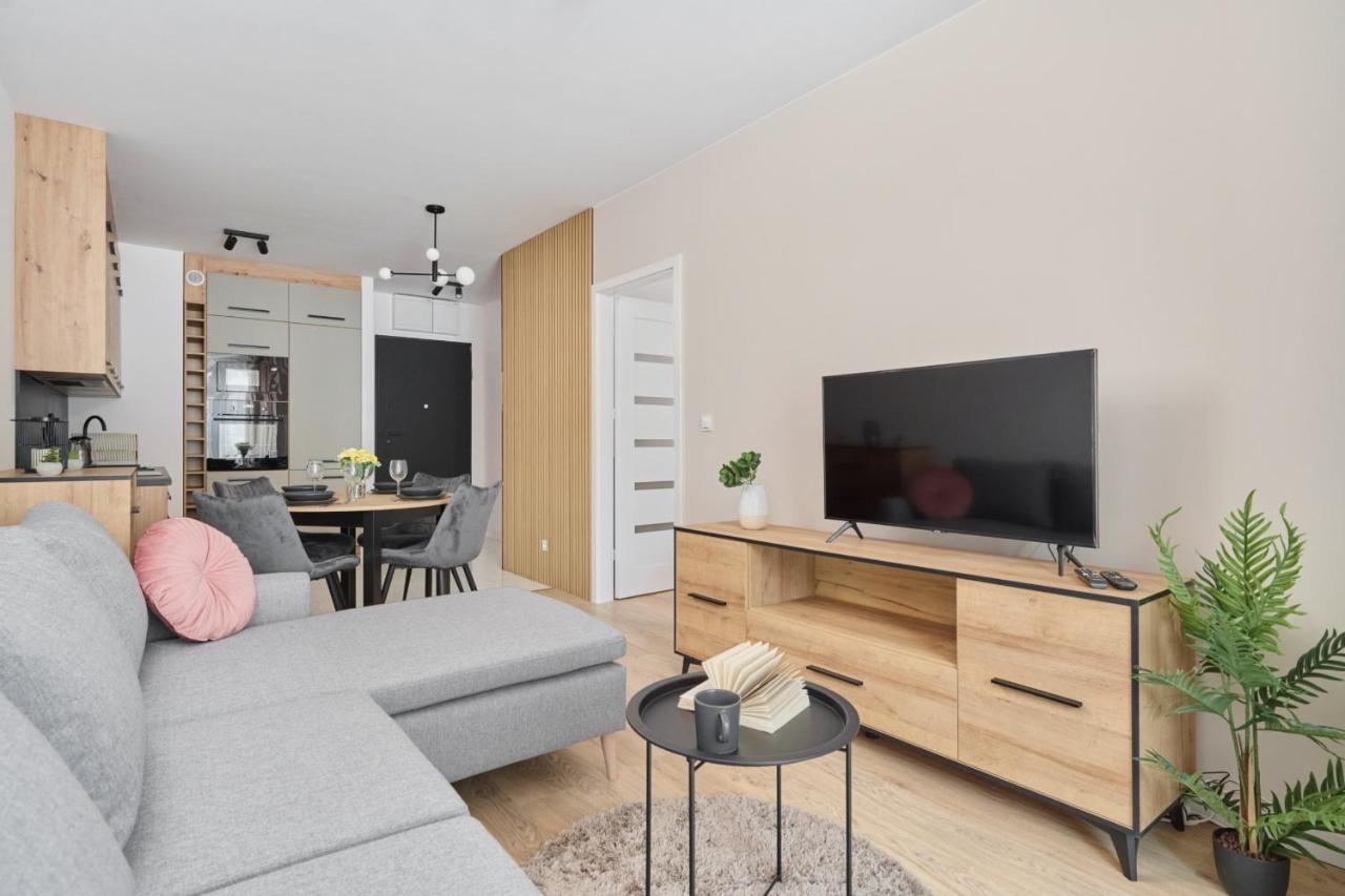 Nowoczesny Apartament Z Balkonem I Parkingiem W Centrum Wroclawia By Noclegi Renters Екстер'єр фото