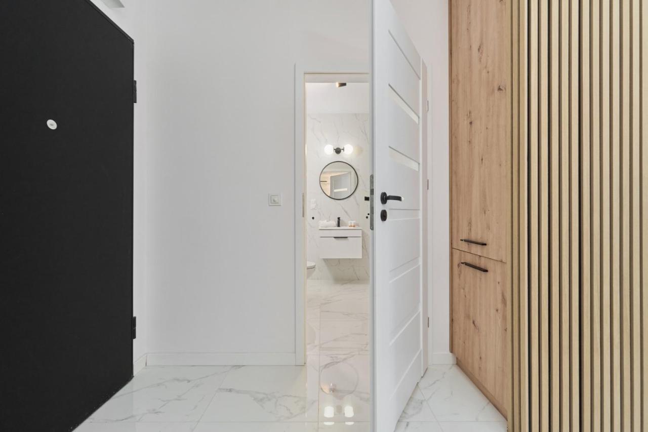 Nowoczesny Apartament Z Balkonem I Parkingiem W Centrum Wroclawia By Noclegi Renters Екстер'єр фото