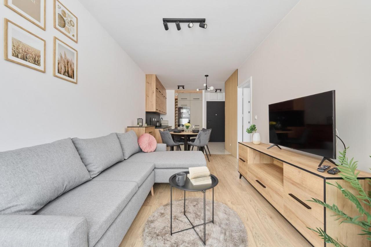Nowoczesny Apartament Z Balkonem I Parkingiem W Centrum Wroclawia By Noclegi Renters Екстер'єр фото